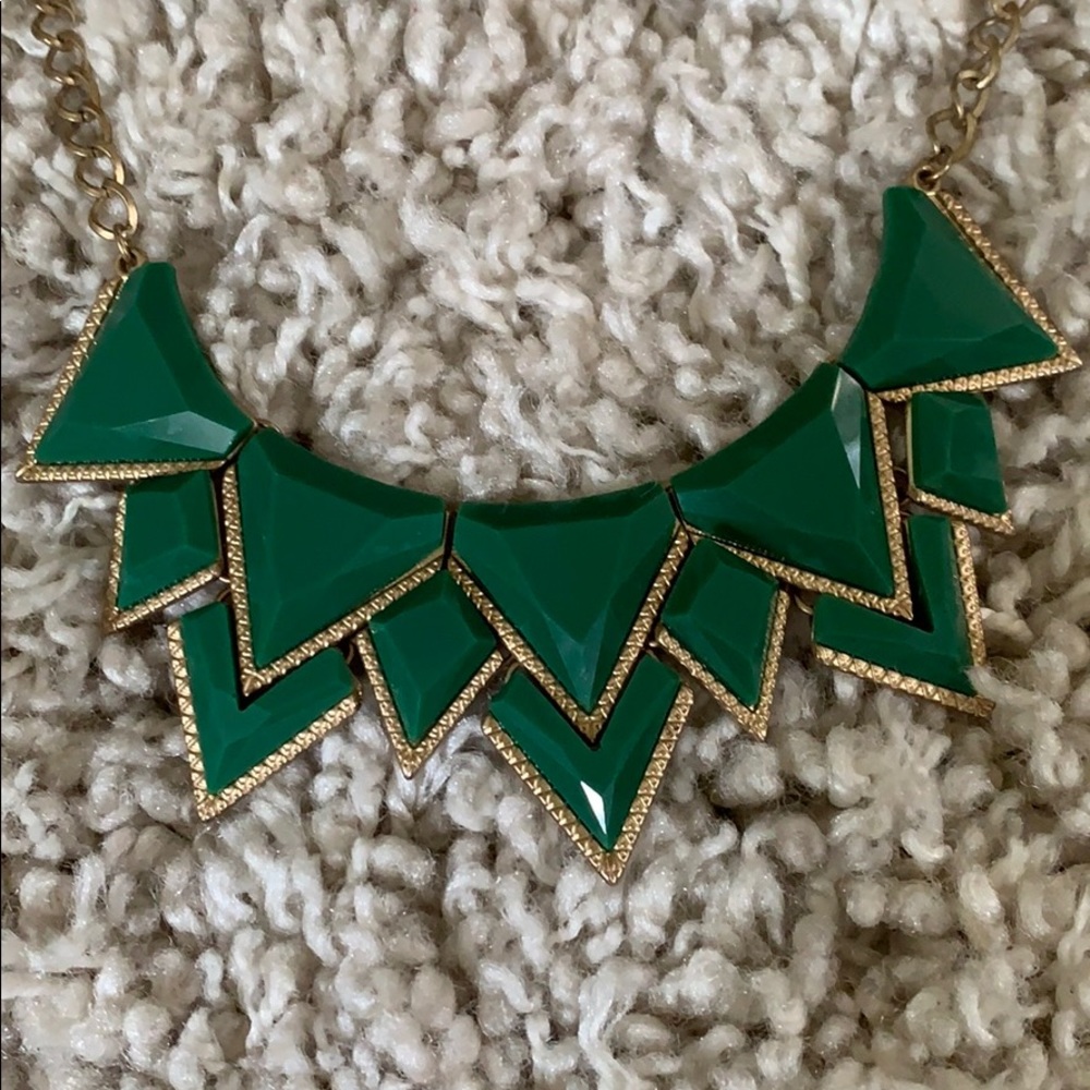 Green Statement Necklace - Picture 2 of 3